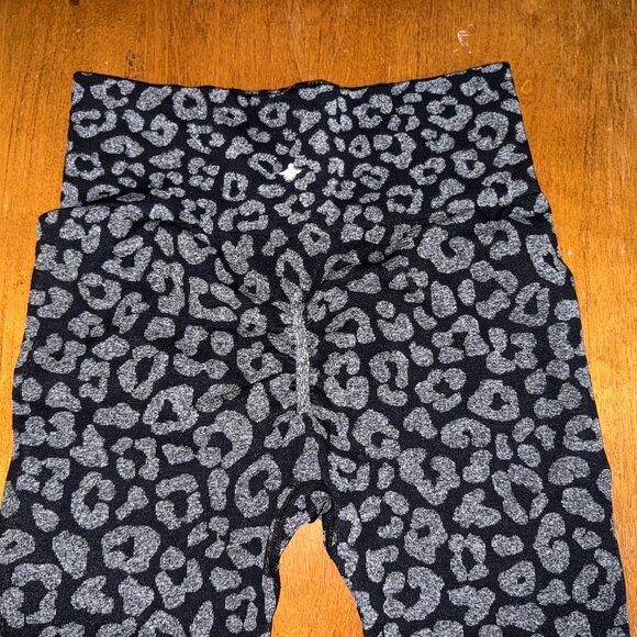 Black Silver Leopard Scrunch Booty Yoga Pants Butt Lifting Size Medium - Picture 3 of 8